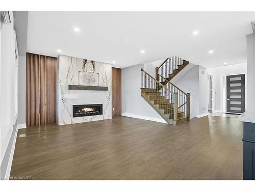 8921 Emily Boulevard, Niagara Falls, ON - Indoor Photo Showing Living Room With Fireplace