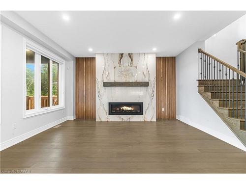 8921 Emily Boulevard, Niagara Falls, ON - Indoor Photo Showing Living Room With Fireplace