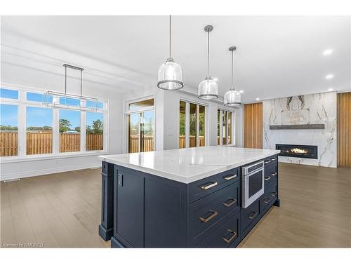 8921 Emily Boulevard, Niagara Falls, ON - Indoor Photo Showing Kitchen With Upgraded Kitchen