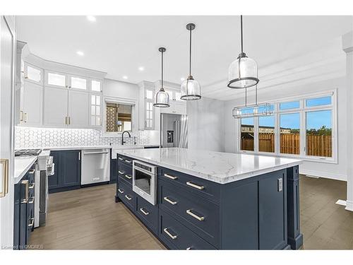 8921 Emily Boulevard, Niagara Falls, ON - Indoor Photo Showing Kitchen With Upgraded Kitchen