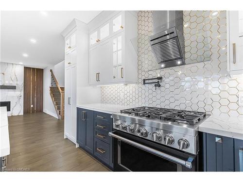 8921 Emily Boulevard, Niagara Falls, ON - Indoor Photo Showing Kitchen With Upgraded Kitchen