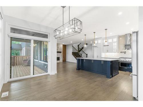 8921 Emily Boulevard, Niagara Falls, ON - Indoor Photo Showing Kitchen With Upgraded Kitchen