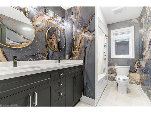 8921 Emily Boulevard, Niagara Falls, ON - Indoor Photo Showing Bathroom