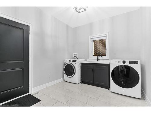 8921 Emily Boulevard, Niagara Falls, ON - Indoor Photo Showing Laundry Room