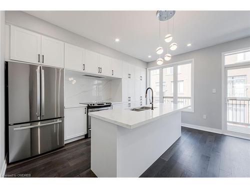 292 Squire Crescent, Oakville, ON - Indoor Photo Showing Kitchen With Double Sink With Upgraded Kitchen