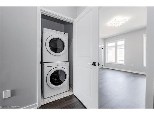 292 Squire Crescent, Oakville, ON - Indoor Photo Showing Laundry Room