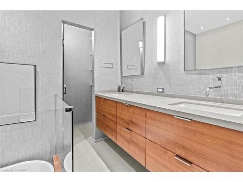 Ph7-8 Wellesley Street E, Toronto, ON - Indoor Photo Showing Bathroom