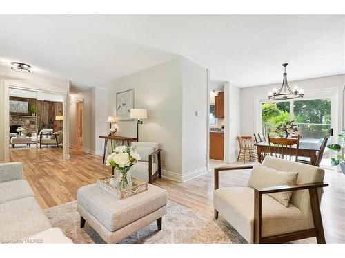 7689 5 Side Road, Halton Hills, ON - Indoor Photo Showing Living Room