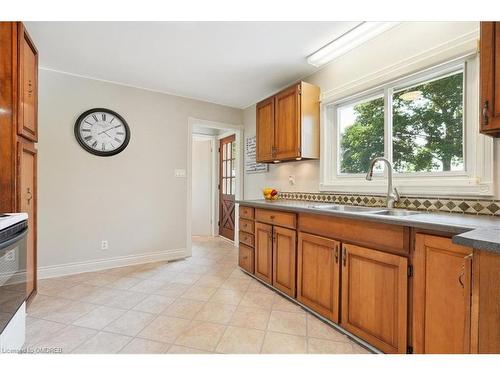 7689 5 Side Road, Halton Hills, ON - Indoor Photo Showing Kitchen With Double Sink