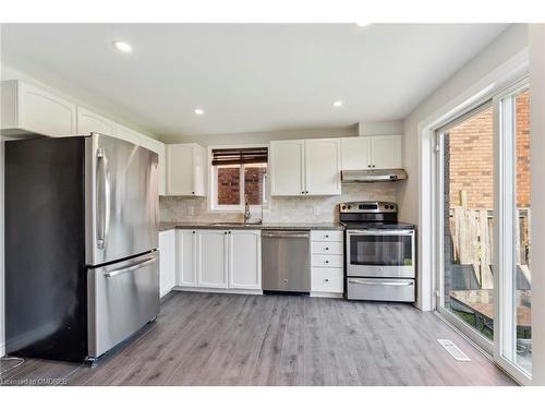 46 Sydenham Wells Wells, Barrie, ON - Indoor Photo Showing Kitchen