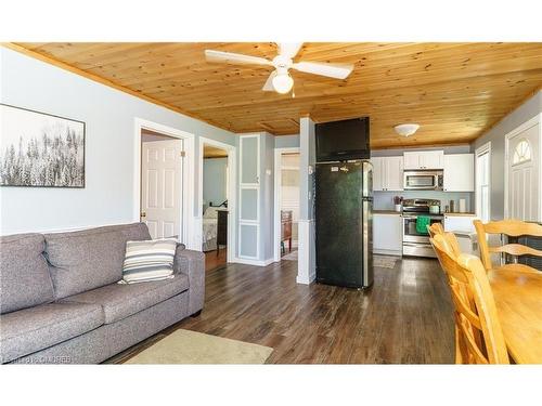 684A South Shore Road, South River, ON - Indoor Photo Showing Living Room