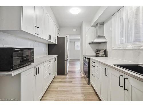 14 Fisher Crescent, Hamilton, ON - Indoor Photo Showing Kitchen