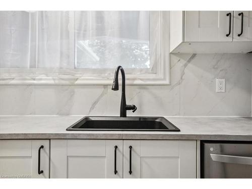 14 Fisher Crescent, Hamilton, ON - Indoor Photo Showing Kitchen