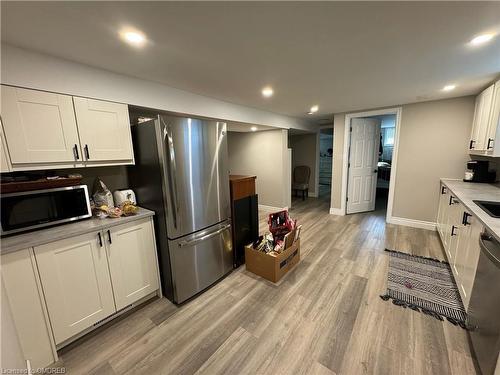 14 Fisher Crescent, Hamilton, ON - Indoor Photo Showing Kitchen