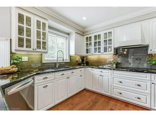 322 Leacock Avenue, Oakville, ON - Indoor Photo Showing Kitchen With Double Sink With Upgraded Kitchen