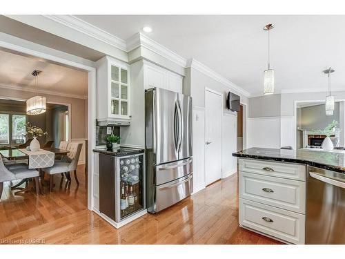 322 Leacock Avenue, Oakville, ON - Indoor Photo Showing Kitchen With Upgraded Kitchen