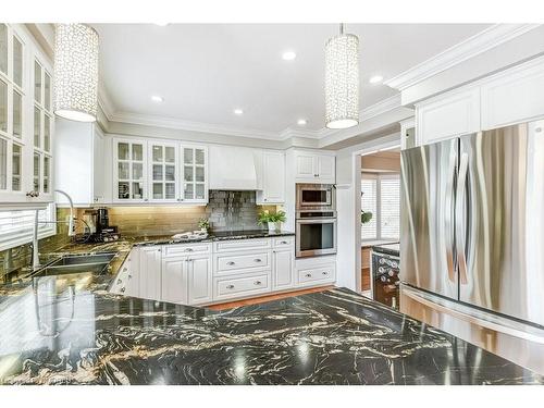 322 Leacock Avenue, Oakville, ON - Indoor Photo Showing Kitchen With Double Sink With Upgraded Kitchen