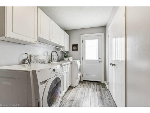 322 Leacock Avenue, Oakville, ON - Indoor Photo Showing Laundry Room