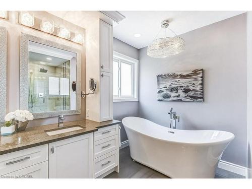 322 Leacock Avenue, Oakville, ON - Indoor Photo Showing Bathroom