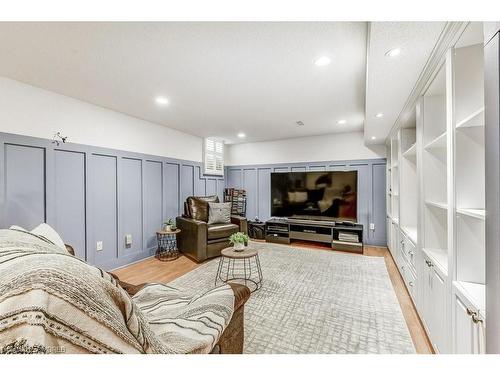 322 Leacock Avenue, Oakville, ON - Indoor Photo Showing Living Room