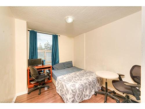 204-15 Kensington Road, Brampton, ON - Indoor Photo Showing Bedroom