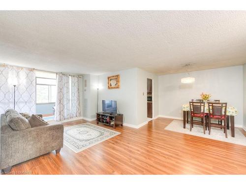 204-15 Kensington Road, Brampton, ON - Indoor Photo Showing Living Room