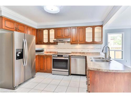 3178 Huxley Drive, Mississauga, ON - Indoor Photo Showing Kitchen With Double Sink