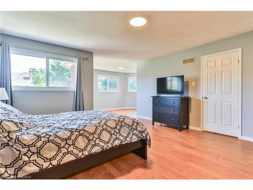 3178 Huxley Drive, Mississauga, ON - Indoor Photo Showing Bedroom