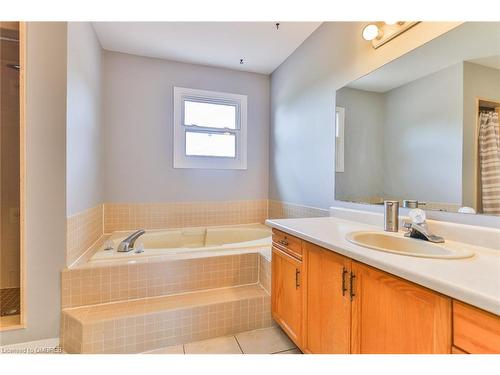 3178 Huxley Drive, Mississauga, ON - Indoor Photo Showing Bathroom