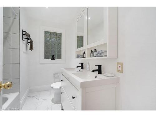 505 Patricia Drive, Oakville, ON - Indoor Photo Showing Bathroom