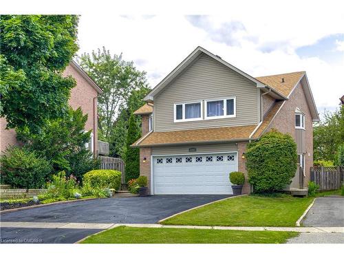 1095 Queens Avenue, Oakville, ON - Outdoor With Facade