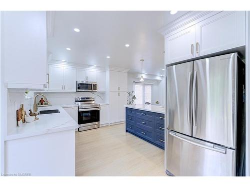 1095 Queens Avenue, Oakville, ON - Indoor Photo Showing Kitchen With Stainless Steel Kitchen With Upgraded Kitchen