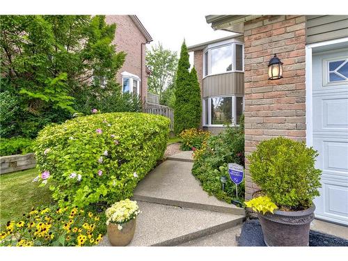 1095 Queens Avenue, Oakville, ON - Outdoor