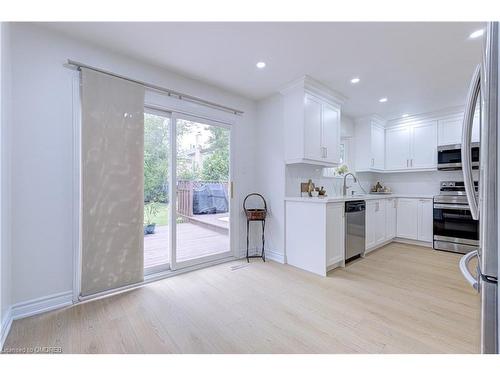 1095 Queens Avenue, Oakville, ON - Indoor Photo Showing Kitchen