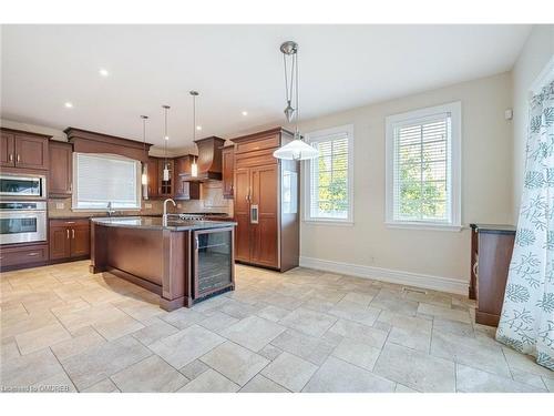 1647 Trotwood Avenue, Mississauga, ON - Indoor Photo Showing Kitchen