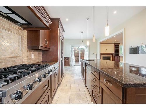 1647 Trotwood Avenue, Mississauga, ON - Indoor Photo Showing Kitchen With Upgraded Kitchen