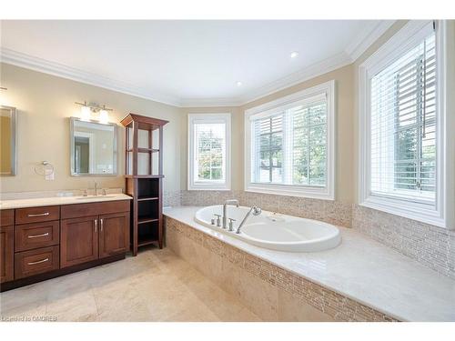 1647 Trotwood Avenue, Mississauga, ON - Indoor Photo Showing Bathroom