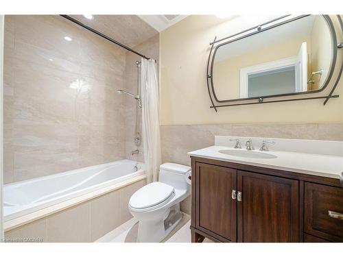 1647 Trotwood Avenue, Mississauga, ON - Indoor Photo Showing Bathroom