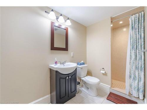 1647 Trotwood Avenue, Mississauga, ON - Indoor Photo Showing Bathroom