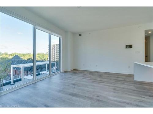 510-370 Martha Street, Burlington, ON - Indoor Photo Showing Other Room