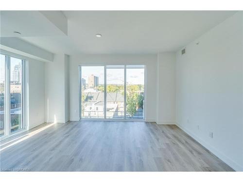 510-370 Martha Street, Burlington, ON - Indoor Photo Showing Other Room