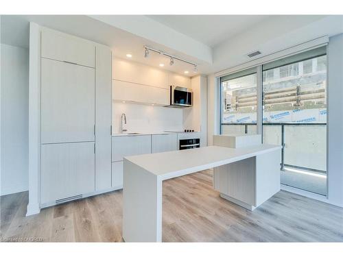 510-370 Martha Street, Burlington, ON - Indoor Photo Showing Kitchen