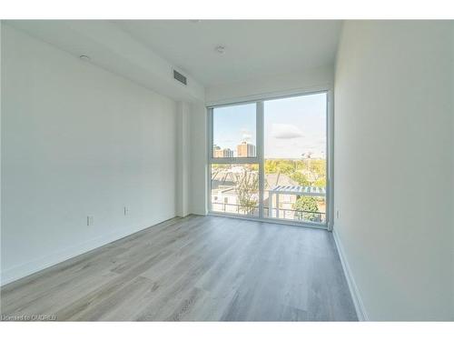 510-370 Martha Street, Burlington, ON - Indoor Photo Showing Other Room