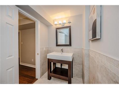 2366 Valleyridge Drive, Oakville, ON - Indoor Photo Showing Bathroom