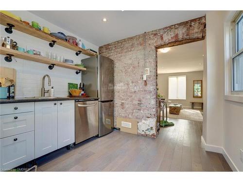 94 Glendale Avenue N, Hamilton, ON - Indoor Photo Showing Kitchen