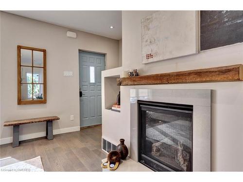 94 Glendale Avenue N, Hamilton, ON - Indoor Photo Showing Living Room With Fireplace