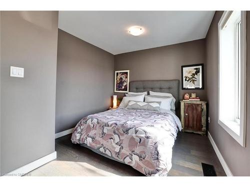 94 Glendale Avenue N, Hamilton, ON - Indoor Photo Showing Bedroom