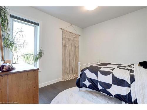 94 Glendale Avenue N, Hamilton, ON - Indoor Photo Showing Bedroom