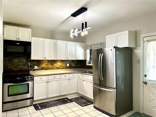 97 Francis Street, Hamilton, ON - Indoor Photo Showing Kitchen