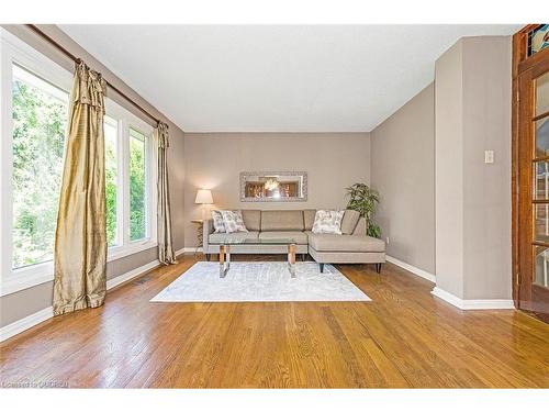 2133 Millway Gate, Mississauga, ON - Indoor Photo Showing Living Room